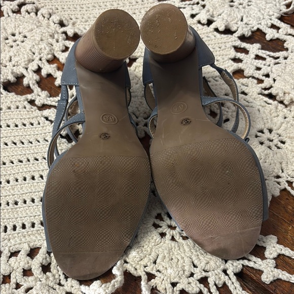 Liz Claiborne Blue Elegant Heels - Picture 5 of 5